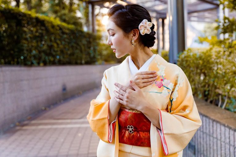 Choosing Japanese Kimonos for Women